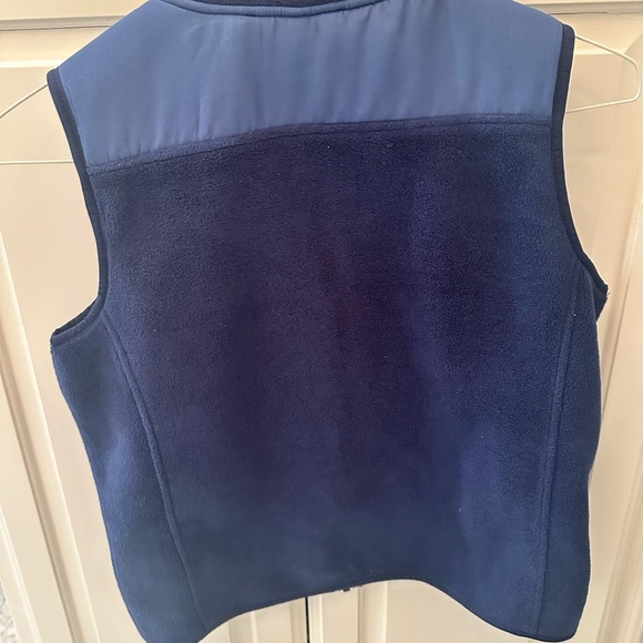 Boys Vineyard Vines navy vest size Medium (12-14) - Picture 2 of 4
